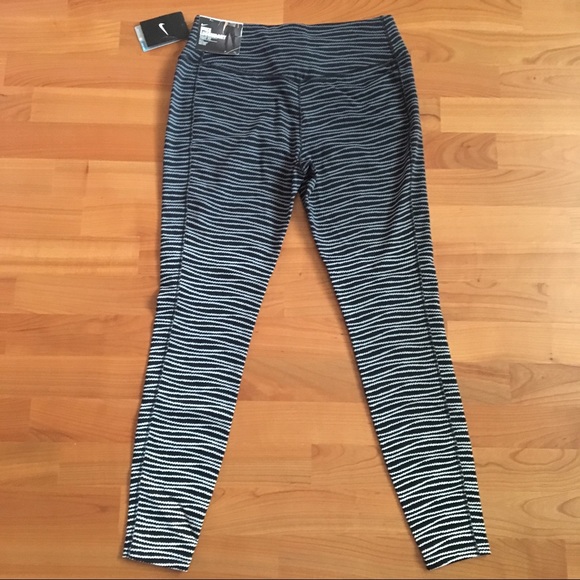 Nike Legendary Engineered Swell Tights - Picture 4 of 7